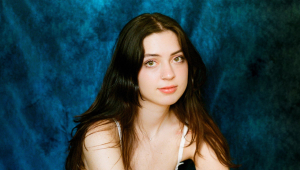 Image of Lizzy McAlpine w/ Sydney Ross Mitchell